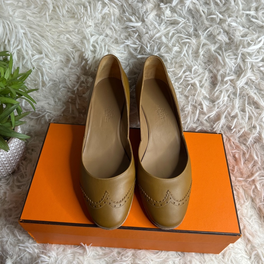 Hermes pumps / wedges